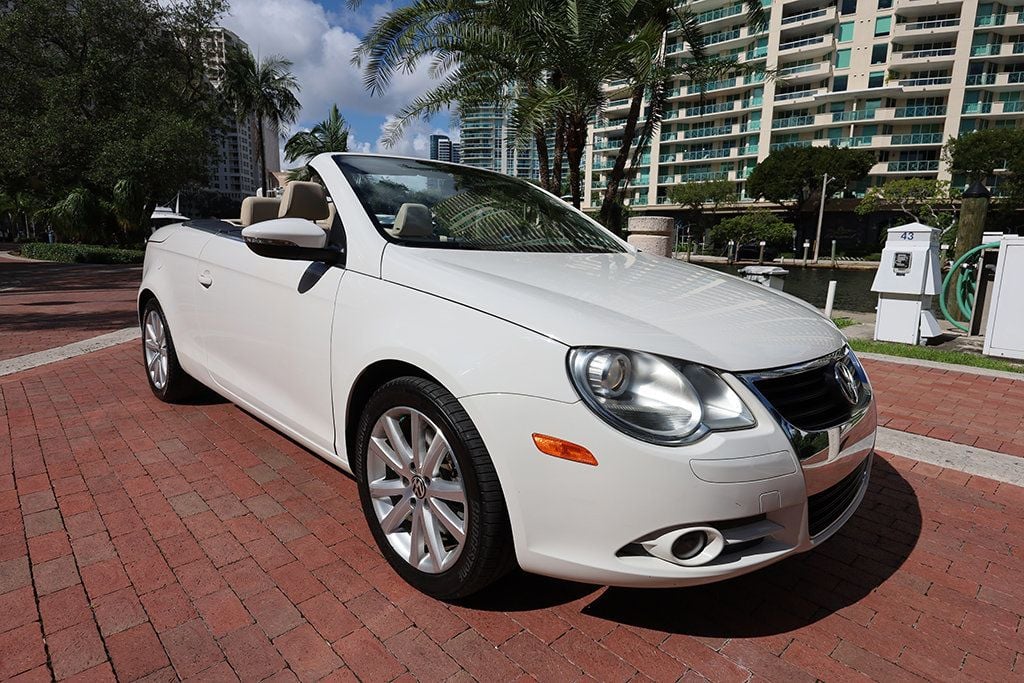 2011 Volkswagen Eos 2dr Convertible DSG Komfort SULEV - 22934930 - 24
