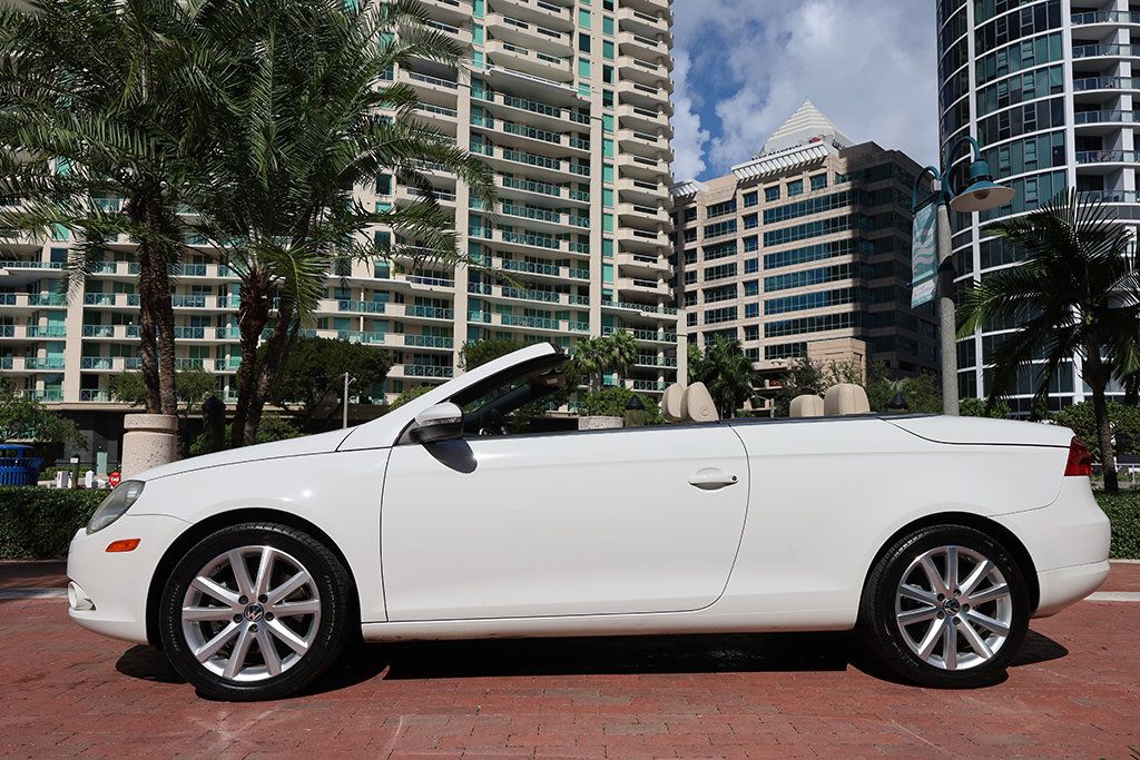2011 Volkswagen Eos 2dr Convertible DSG Komfort SULEV - 22934930 - 25