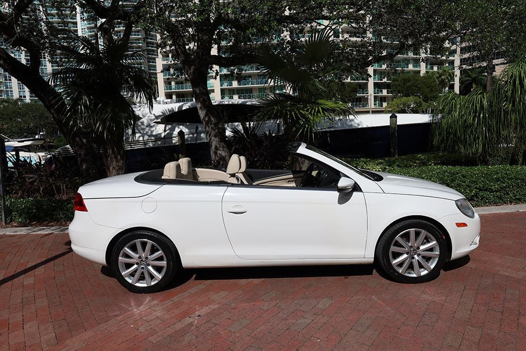 2011 Volkswagen Eos 2dr Convertible DSG Komfort SULEV - 22934930 - 29