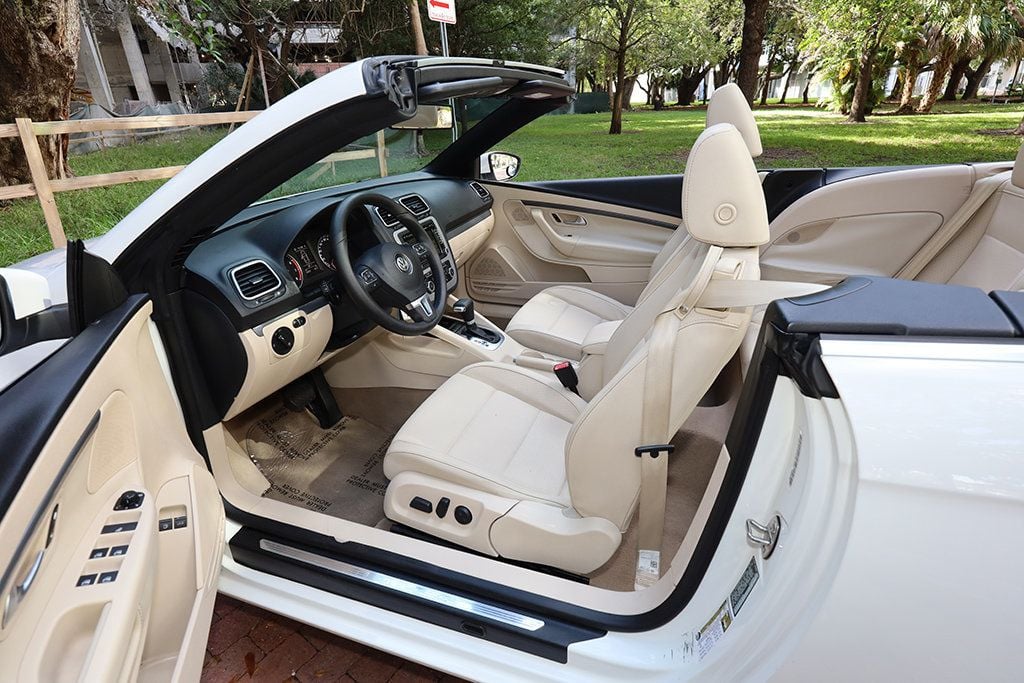 2011 Volkswagen Eos 2dr Convertible DSG Komfort SULEV - 22934930 - 34