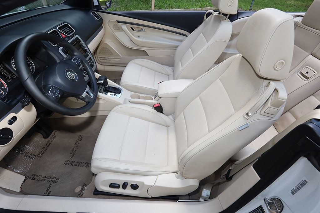 2011 Volkswagen Eos 2dr Convertible DSG Komfort SULEV - 22934930 - 35