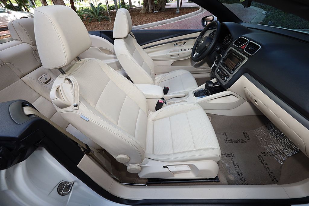 2011 Volkswagen Eos 2dr Convertible DSG Komfort SULEV - 22934930 - 36