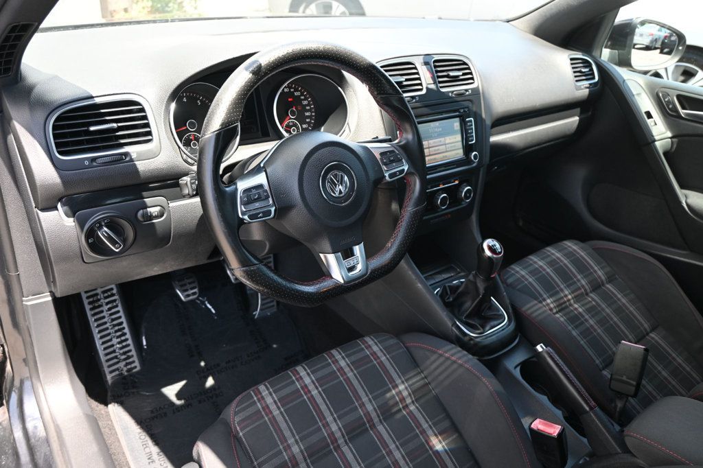 2011 Volkswagen Golf GTI photo 4