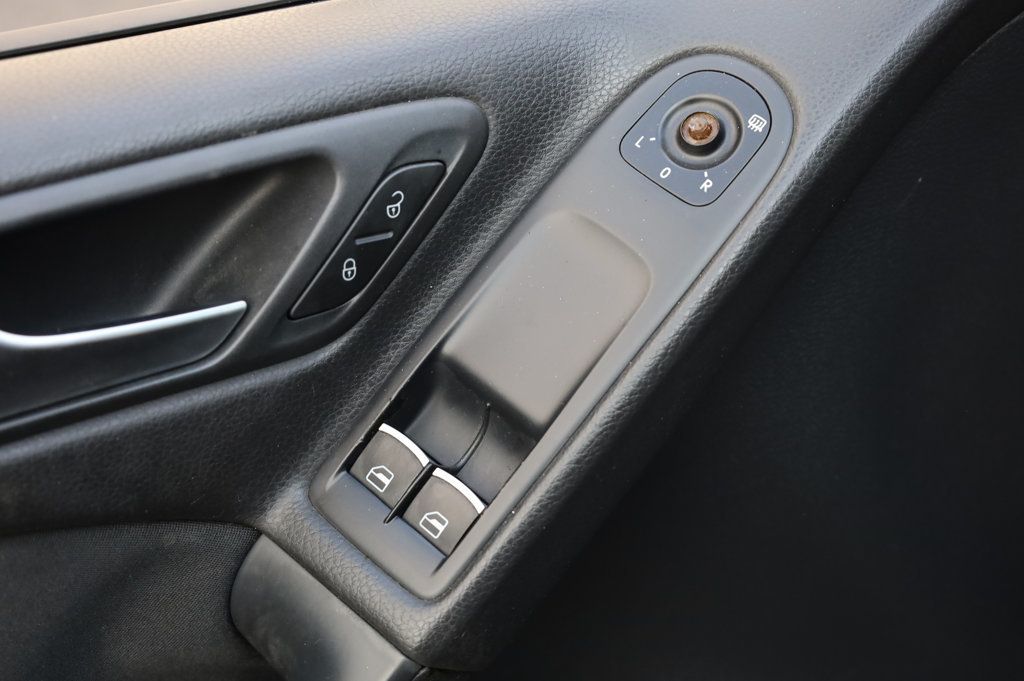 2011 Volkswagen Golf GTI Autobahn photo 25