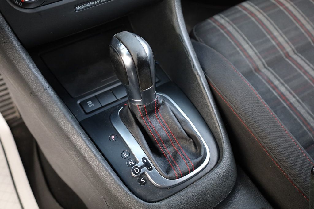 2011 Volkswagen Golf GTI Autobahn photo 28