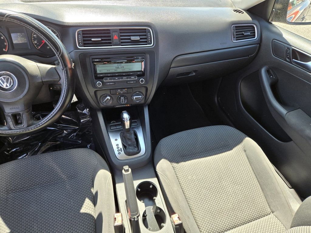 2011 Volkswagen Jetta Sedan 4DR AUTO BASE - 22950654 - 9