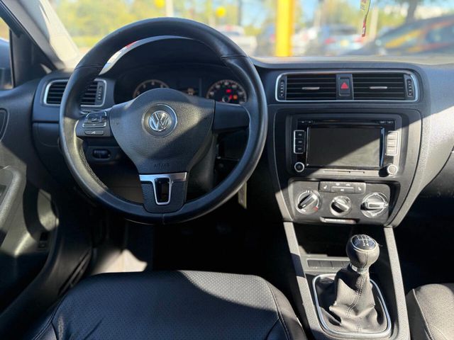 2011 Volkswagen Jetta Sedan SE 4dr Sedan 5M - 22932548 - 18