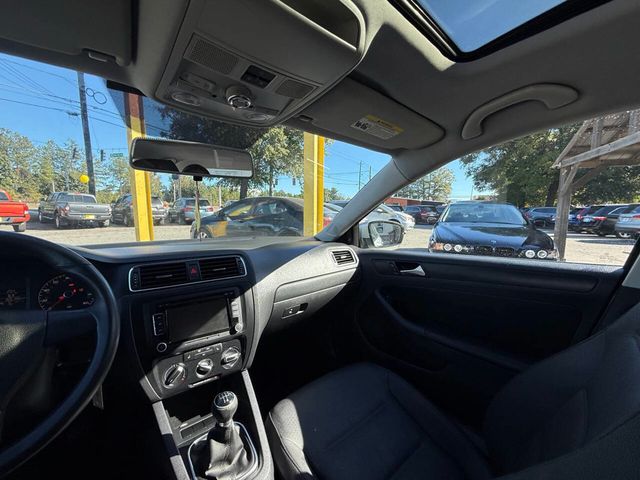 2011 Volkswagen Jetta Sedan SE 4dr Sedan 5M - 22932548 - 20