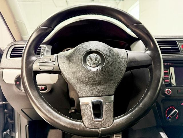2011 Volkswagen Jetta Sedan SEL - 22909355 - 10