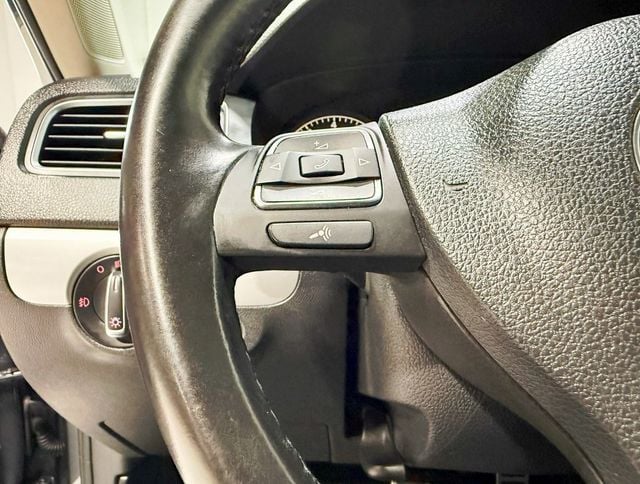 2011 Volkswagen Jetta Sedan SEL - 22909355 - 11