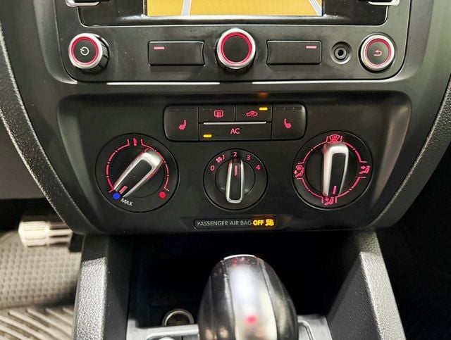 2011 Volkswagen Jetta Sedan SEL - 22909355 - 16