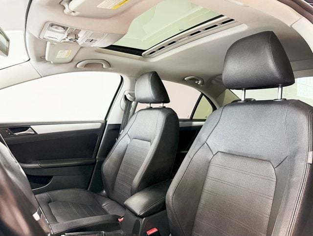2011 Volkswagen Jetta Sedan SEL - 22909355 - 21