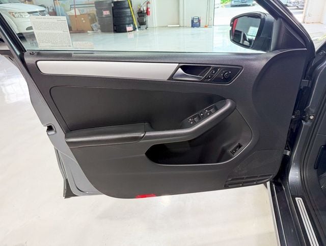2011 Volkswagen Jetta Sedan SEL - 22909355 - 22