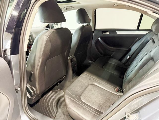 2011 Volkswagen Jetta Sedan SEL - 22909355 - 26