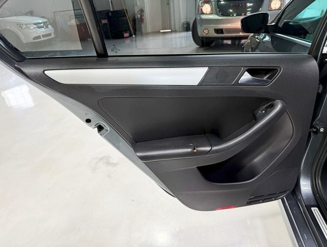 2011 Volkswagen Jetta Sedan SEL - 22909355 - 27