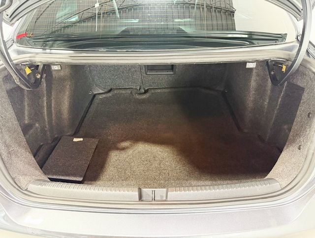 2011 Volkswagen Jetta Sedan SEL - 22909355 - 28