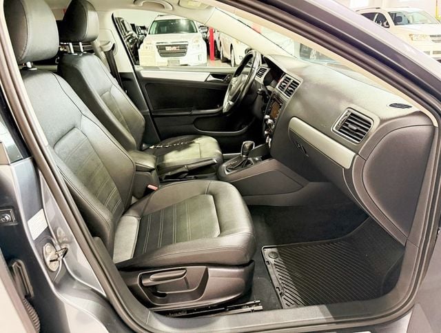 2011 Volkswagen Jetta Sedan SEL - 22909355 - 29