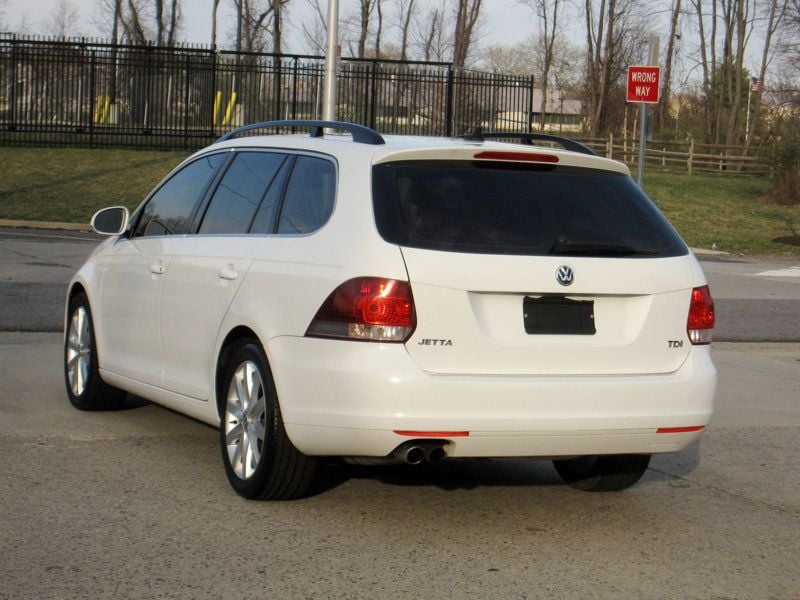 2011 Volkswagen Jetta SportWagen 4dr DSG TDI - 22370016 - 12