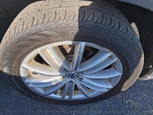 2011 Volkswagen Tiguan 4-Motion - 23011962 - 10
