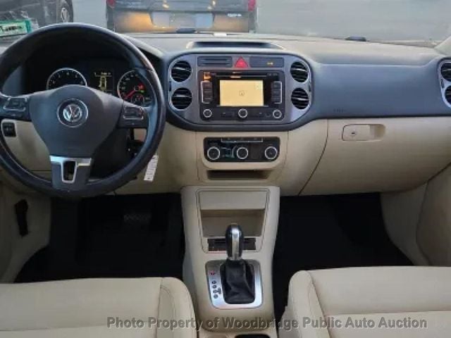 2011 Volkswagen Tiguan 4-Motion - 23011962 - 17