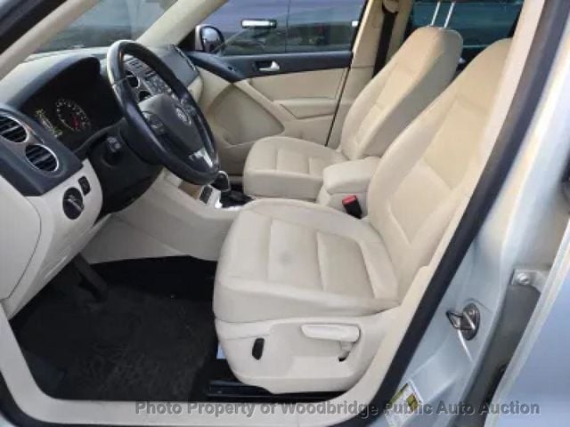 2011 Volkswagen Tiguan 4-Motion - 23011962 - 19