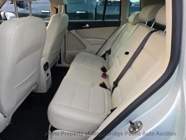 2011 Volkswagen Tiguan 4-Motion - 23011962 - 20
