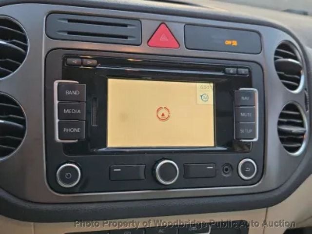2011 Volkswagen Tiguan 4-Motion - 23011962 - 22