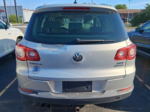 2011 Volkswagen Tiguan 4-Motion - 23011962 - 4
