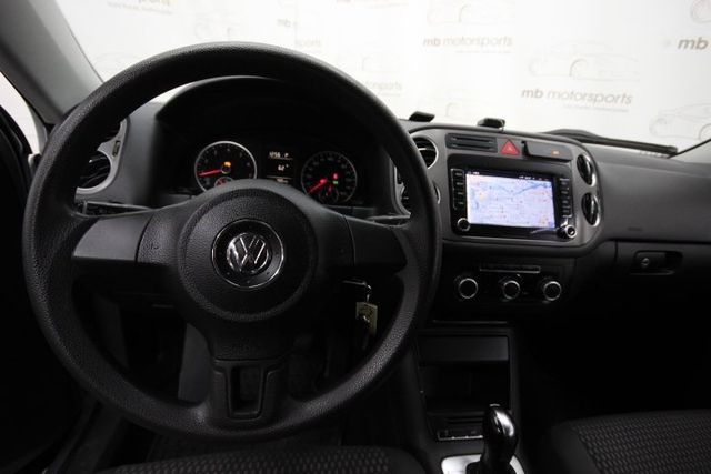 2011 Volkswagen Tiguan 4WD 4dr S 4Motion - 22138592 - 16