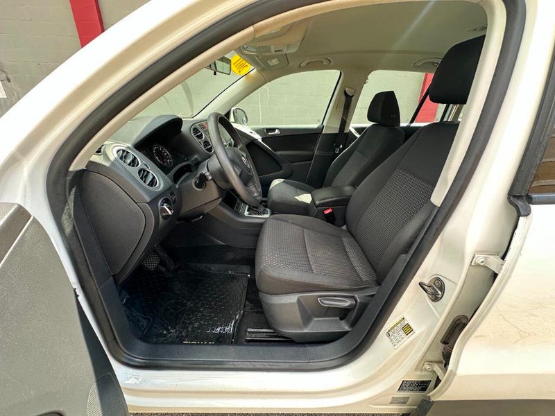 2011 Volkswagen Tiguan 4WD 4dr SEL 4Motion - 22910488 - 14