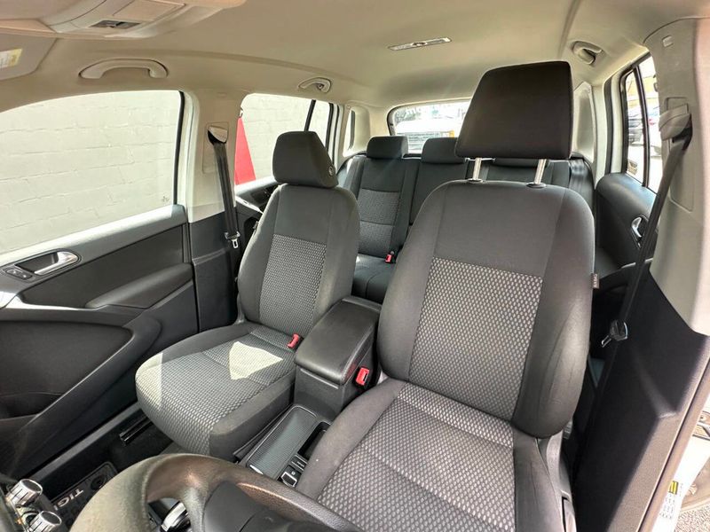 2011 Volkswagen Tiguan 4WD 4dr SEL 4Motion - 22910488 - 18