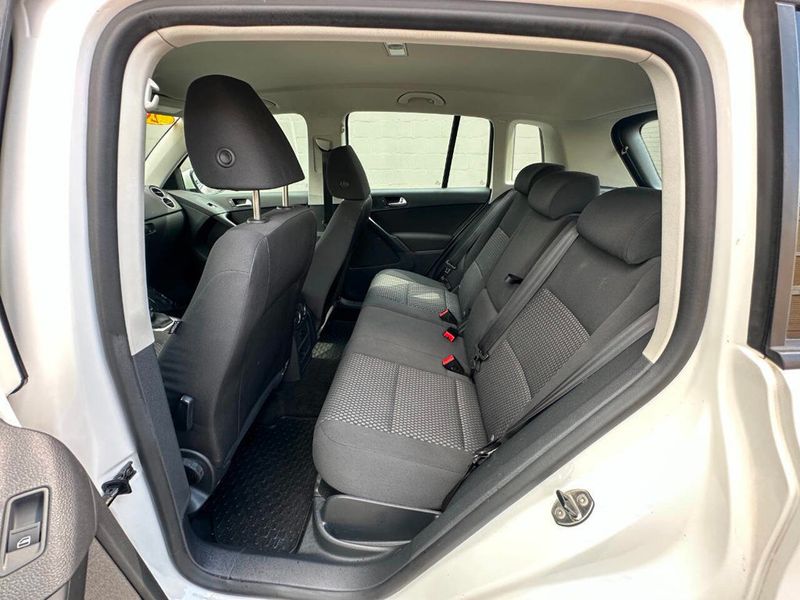 2011 Volkswagen Tiguan 4WD 4dr SEL 4Motion - 22910488 - 19