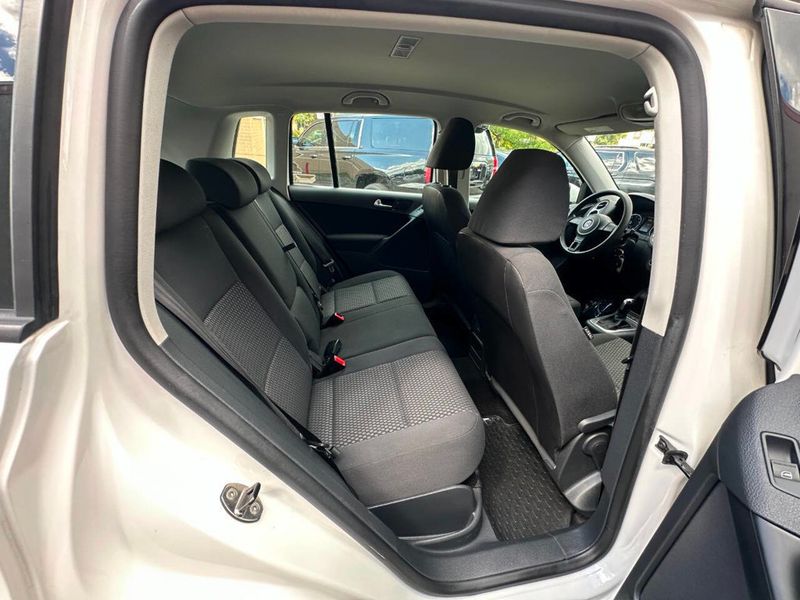 2011 Volkswagen Tiguan 4WD 4dr SEL 4Motion - 22910488 - 20