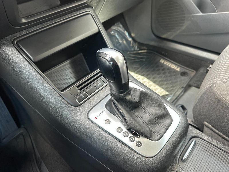 2011 Volkswagen Tiguan 4WD 4dr SEL 4Motion - 22910488 - 33