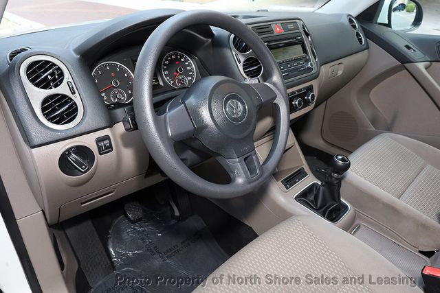 2011 Volkswagen Tiguan S FWD 6-Speed manual - 22364935 - 34
