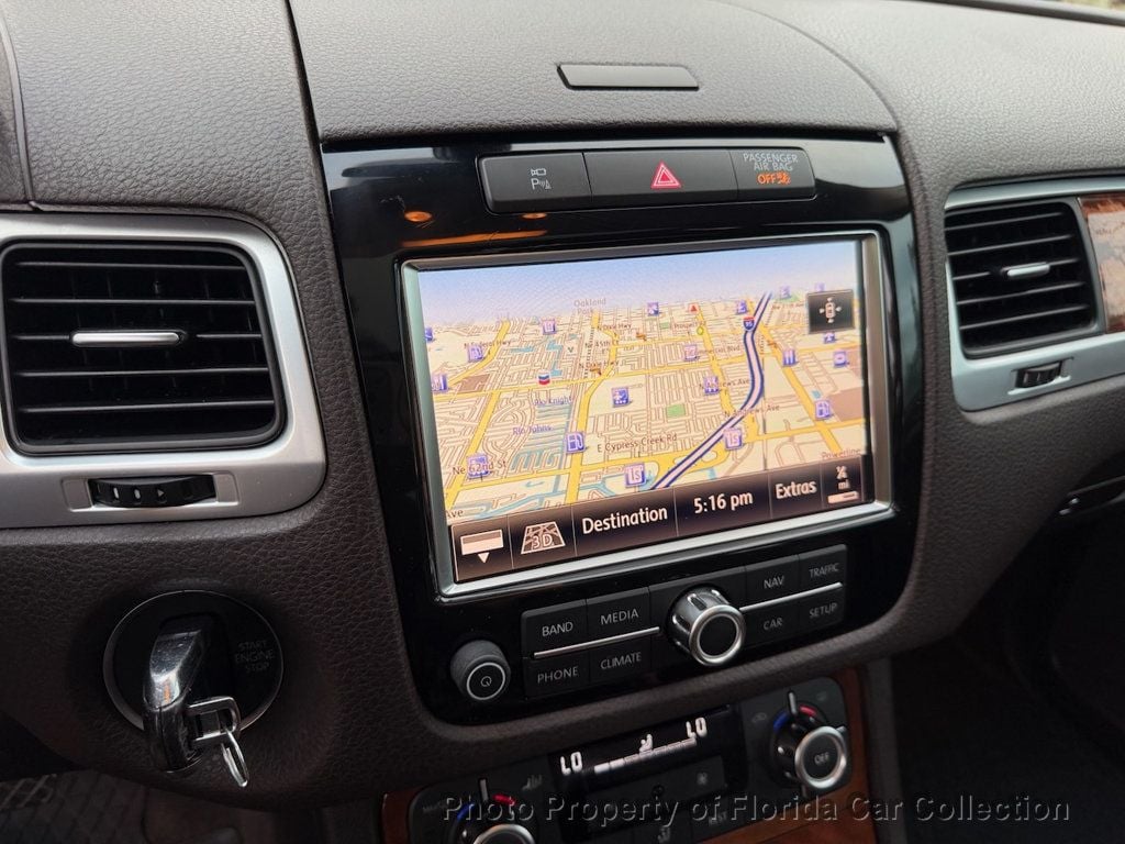 2011 Volkswagen Touareg TDI Exec AWD Turbodiesel - 22976710 - 17