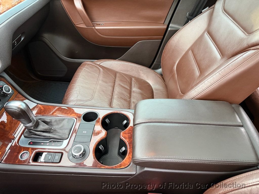 2011 Volkswagen Touareg TDI Exec AWD Turbodiesel - 22976710 - 18