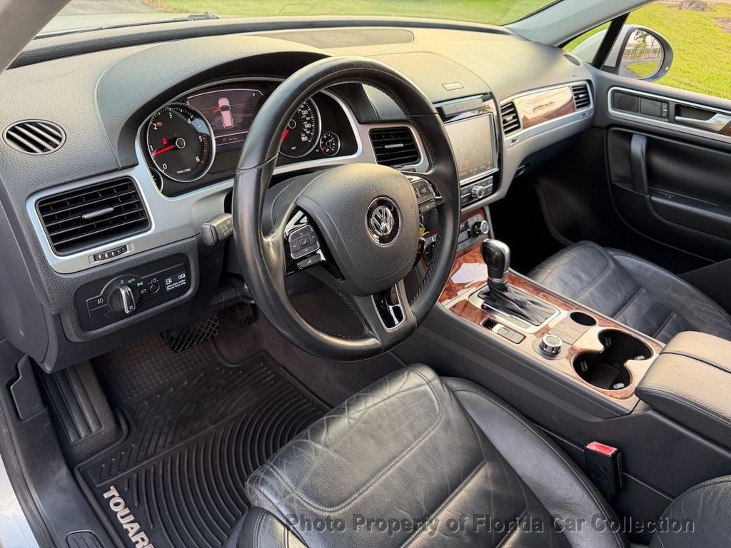 2011 Volkswagen Touareg TDI Lux Turbodiesel 4WD - 22974907 - 32