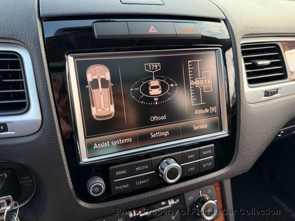 2011 Volkswagen Touareg TDI Lux Turbodiesel 4WD - 22974907 - 59