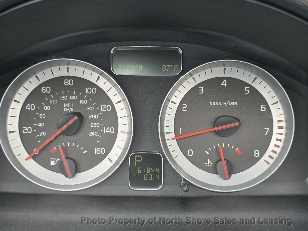 2011 Volvo C70 Gorgeous Low Mile Convertible - 23083937 - 25
