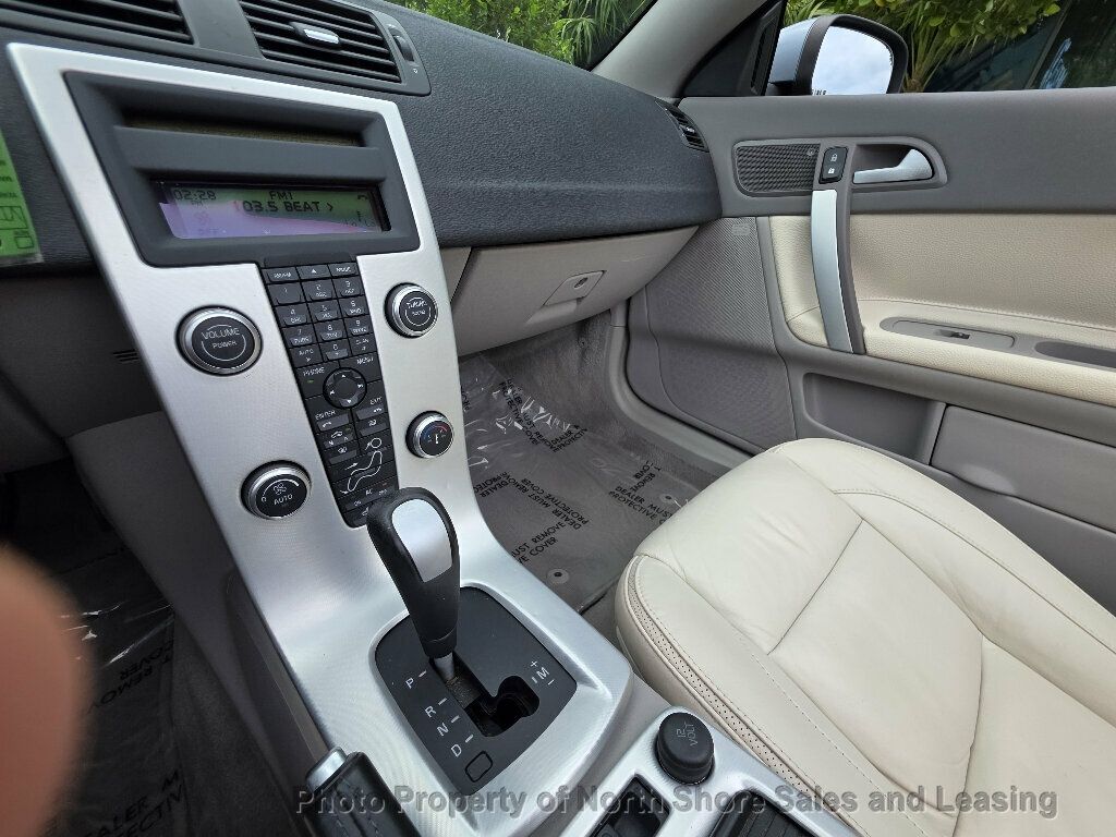 2011 Volvo C70 Gorgeous Low Mile Convertible - 23083937 - 27