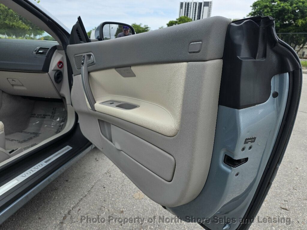 2011 Volvo C70 Gorgeous Low Mile Convertible - 23083937 - 7