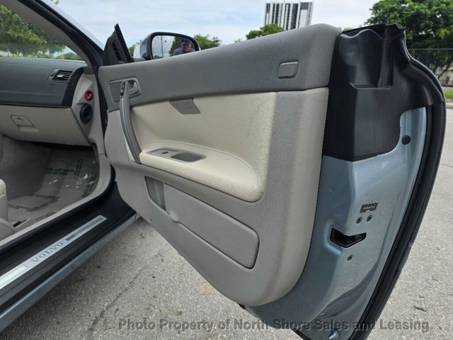 2011 Volvo C70 Gorgeous Low Mile Convertible - 23083937 - 7