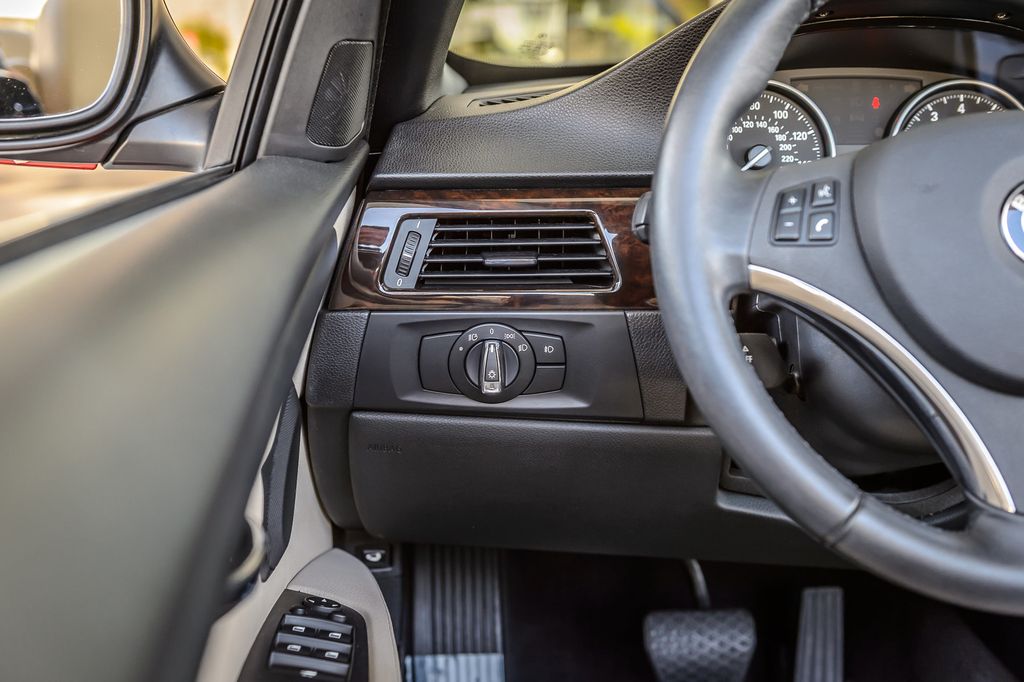 2012 BMW 3 Series 328i CONVERTIBLE - VERMILLION RED ON OYSTER - BEAUTIFUL - 23013183 - 32