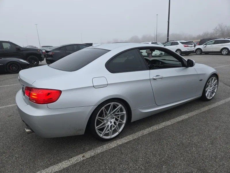 2012 BMW 3 Series 335i - 22997264 - 3