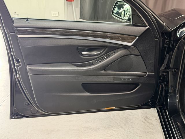 2012 BMW 5 Series 528i xDrive - 23095541 - 20
