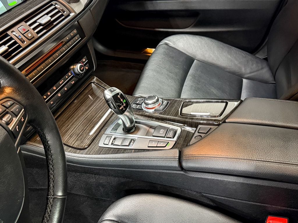 2012 BMW 5 Series 528i xDrive - 23095541 - 25