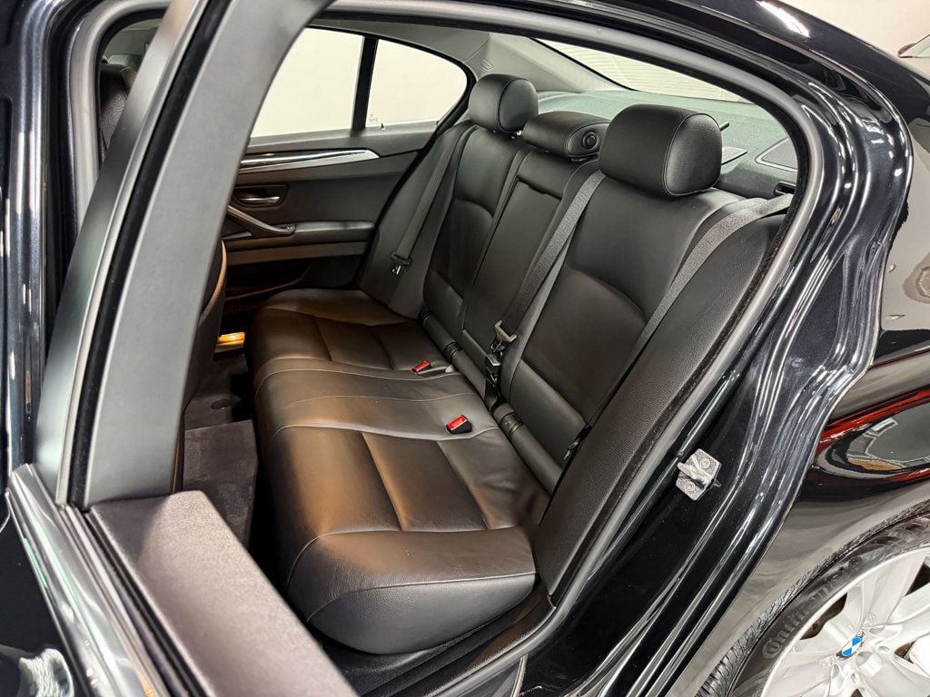 2012 BMW 5 Series 528i xDrive - 23095541 - 27