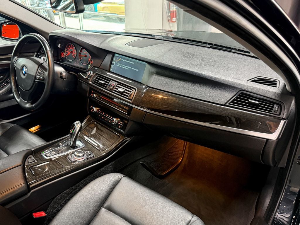 2012 BMW 5 Series 528i xDrive - 23095541 - 35