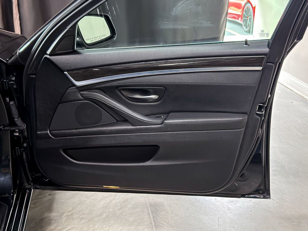 2012 BMW 5 Series 528i xDrive - 23095541 - 39